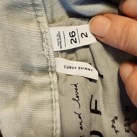 Loft curvy skinny corduroy jeans.size 2 - Picture 5 of 6
